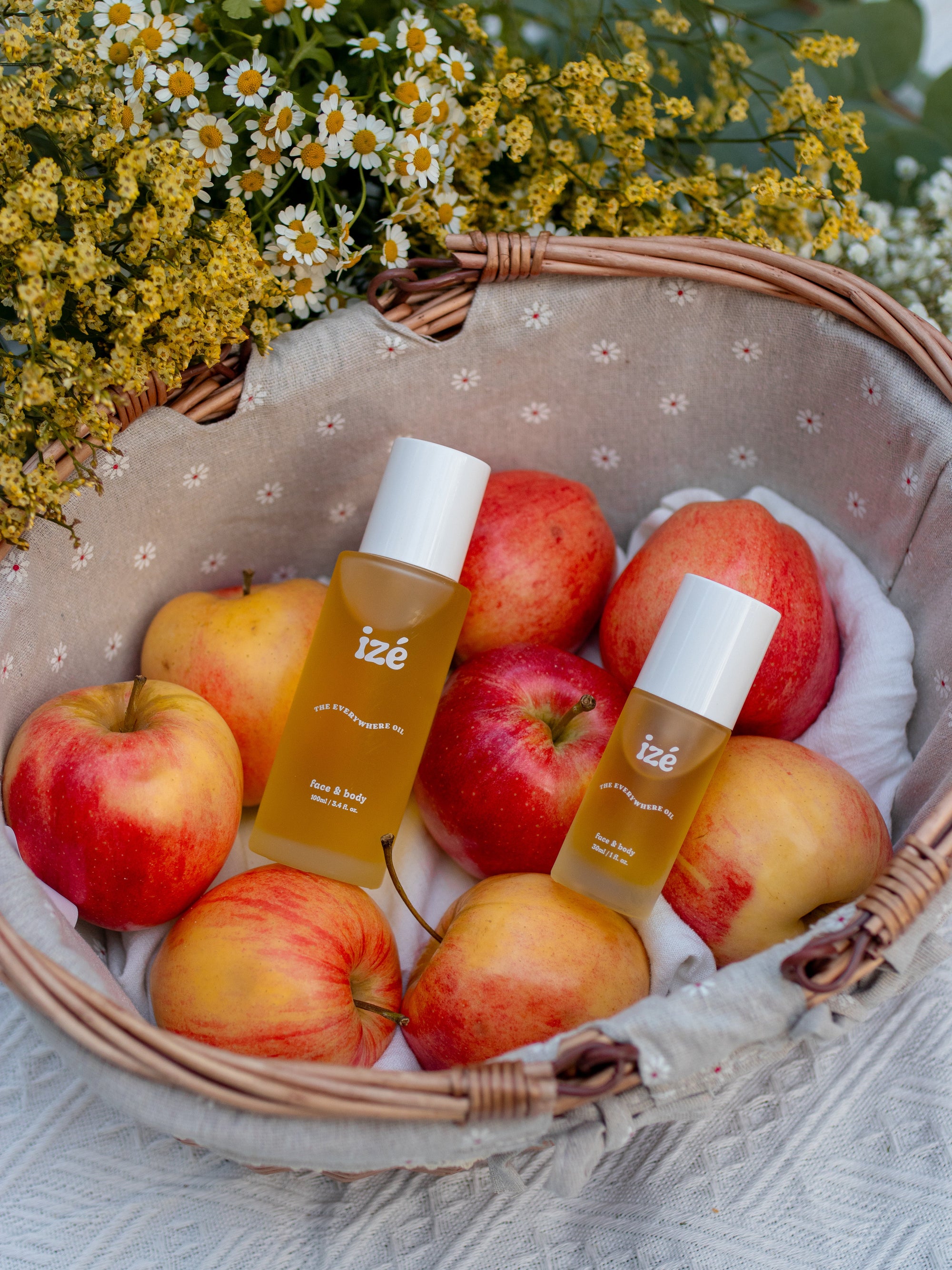 Apple Seed Oil for Skin: Benefits & Uses | izé